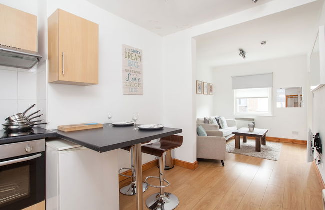 Basic Apartment for Two Amazing Location - Foto 10