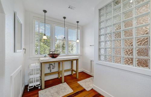 Luxury Lakefront Escape on Lake Travis - Photo 25