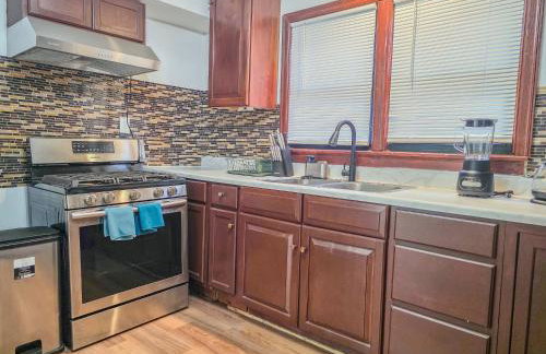 Spacious 3BR Niagara Falls Home with King Bed & Parking 18 Blocks from the Falls - Foto 25