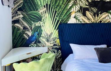 Stunning Riverside View Apartment, near Canary Wharf & O2 - Photo 2