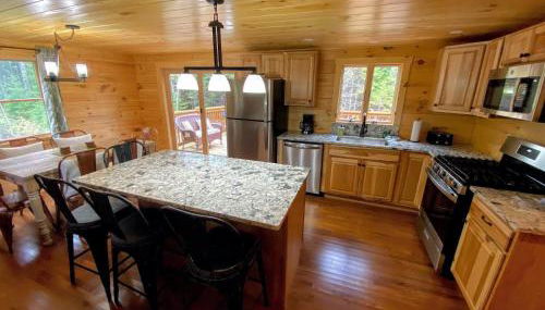 Brand New Log Home Well appointed great location with AC wifi cable fireplace firepit - Foto 3