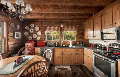 Riverfront Log Cabin w Fireplace Grill & Fire Pit - Foto 20