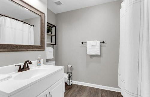 Pet Friendly Group Getaway with Grill and Deck - Foto 11