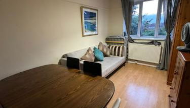 2 Bed - Greenwich Flat - Sleeps 5 - 1 Minute From New Eltham Train station - Foto 1