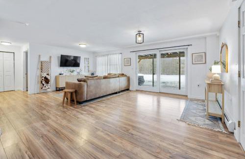 Big Sky Retreat with Overflow Unit Atop Sunapee - Foto 5