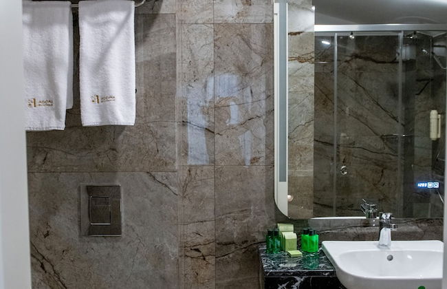 Agora Boutique - Photo 62