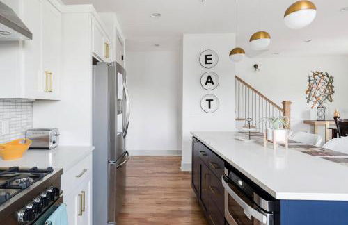 Brand New Luxury Home near Downtown - Foto 13