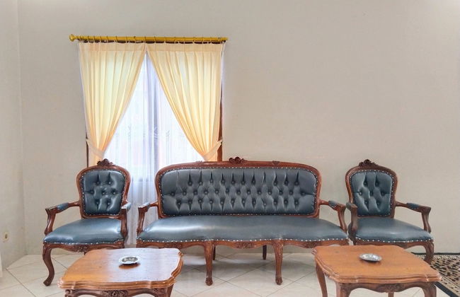 Villa Yustisia Curug 7 Cilember - Foto 26