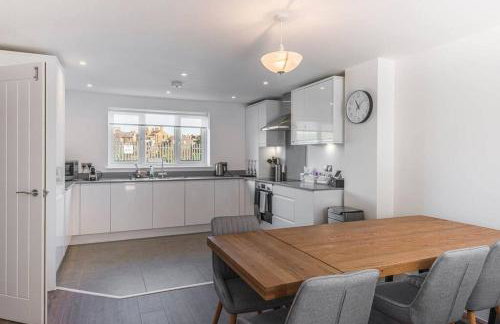 Beach Mews - Modern townhouse with patio and private parking - Photo 31