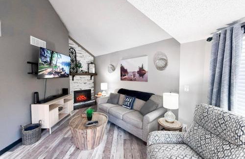 Lakefront Home-3BD25BADockGrillFirepitPool - Foto 48