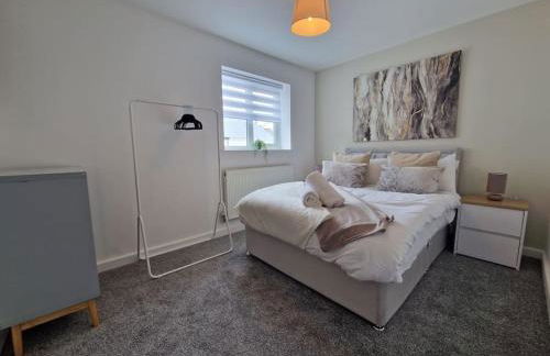 Charming 2 BedRoom Tredegar Gem. Sleeps 4 - Photo 1