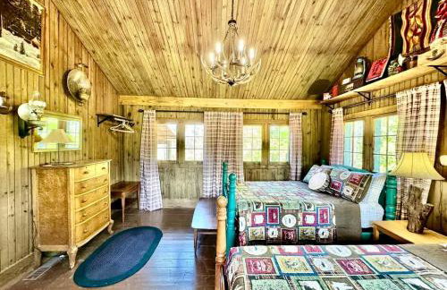Tranquil Riverfront Cabin Retreat with Wildlife, Trails & Open Skies in Tahlequah, Oklahoma - Foto 48