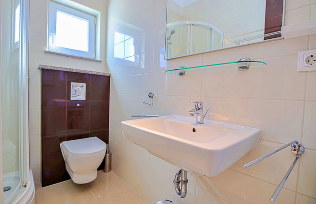 Claudia 1 - Photo 17