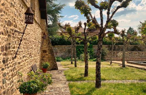 House with a private hot tub and medieval garden - Foto 3