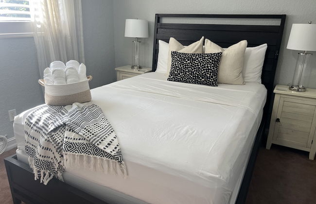 Stunning 3-bed House in Hollywood With hot tub - Photo 2