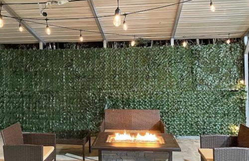 Spacious 3 bedroom unit with backyard and parking just 10 minutes from Rodeo Dr and attractions! - Photo 32