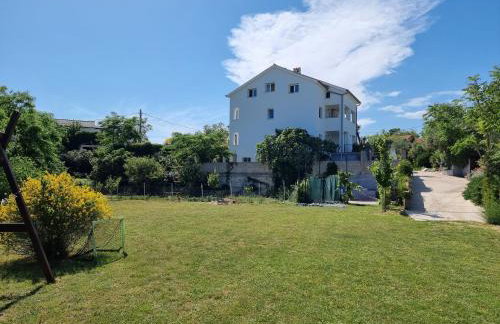 Zekic Family Apartments with Large Garden & Private Parking Quiet Area Lopar - Foto 5