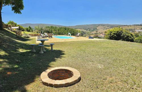 Chalés Vila Carrancas - Ao lado do centro com piscina, cozinha completa e muita tranquilidade - Foto 76