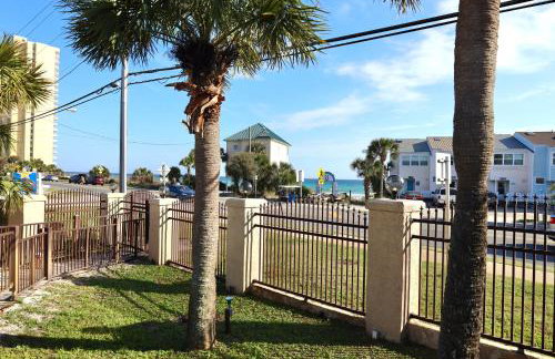 Pink Dream House - 2BR, Pools, Patios, & Walk to Ocean in Panama City Beach - Foto 63