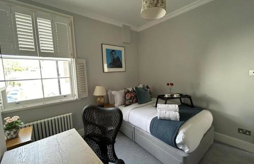 Beautiful and spacious 2 bed, 2 bath apartment bordering Fulham and Chelsea - entire apartment with private entrance - Foto 21