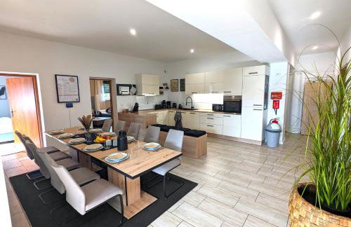 BesTime - 5 Schlafzimmer, Wohnzimmer, Küche, Waschtrockner, Terrasse, Smart-TVs, Netflix, Tischfußball - Foto 12