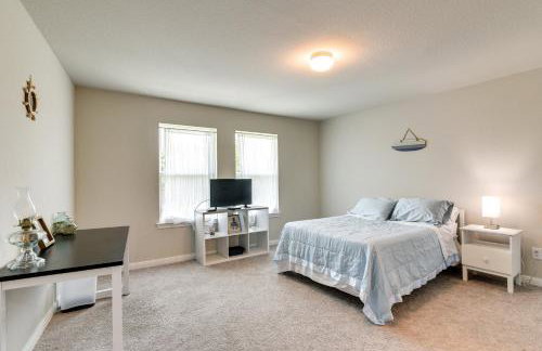 La Porte Home with Balconies Walk to Beach! - Foto 18