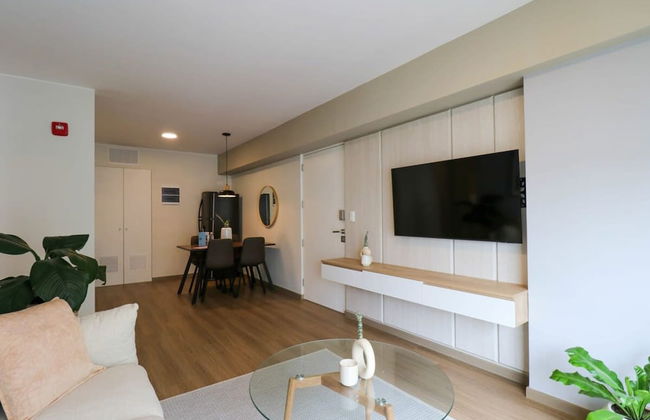 w Lively 2BR With Balcony in Miraflores - Photo 13