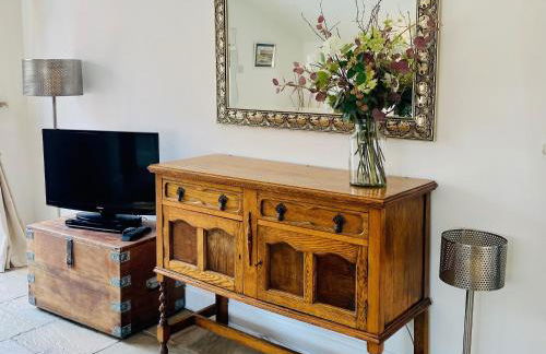 The Parlour - Photo 7