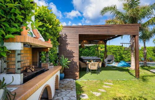 Antonakis Villa Secret Pool & Hot Tub Hideaway - Photo 10