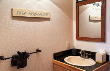 The Carriage House Walk to River Lake In Town - Foto 35