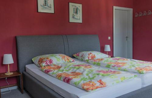 Gemütliches Haus inmitten schöner Natur mit Garten & Parkplatz - Foto 14