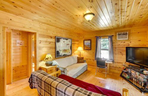 Deadwood Wolf Cabin with Fire Pit and Grill - Foto 4