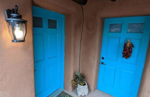 Enchanted Casita with Private Outdoor Hot Tub and Patio, Near Santa Fe Plaza, Sleeps 4 with free parking - Foto 52