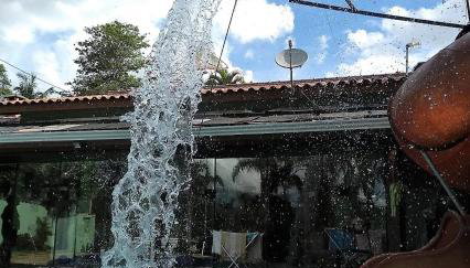 Casa Lot Fechado, Churrasqueira, Piscina, Toboágua, parque para crianças , Internet - Foto 3