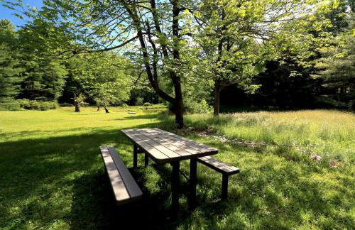 Gorgeous Cottage for Two, Overlooking Pond on 20 acres, Glamping in Pennsylvania - Foto 48