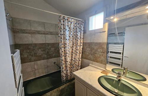 WIFI, Climatisation, parking, plage à pied - Photo 9