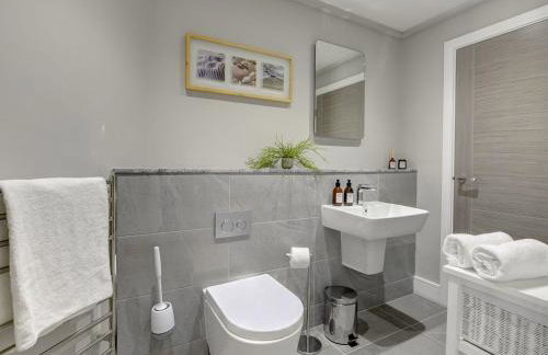 The Gate House - Photo 30