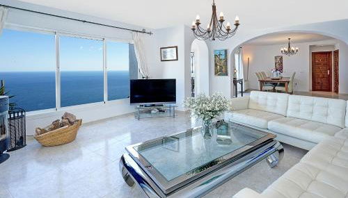 Breathtaking Seaside Villa with Heated Saltwater Pool & Panoramic Terraces - Foto 5