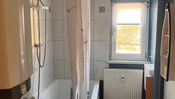 Große Monteurwohnung mit 4 Zimmer und Parkplatz, Waschmaschine, Internet, voll ausgestattete Küche - Foto 4