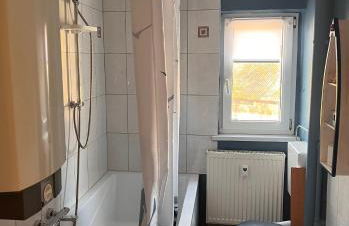 Große Monteurwohnung mit 4 Zimmer und Parkplatz, Waschmaschine, Internet, voll ausgestattete Küche - Foto 4