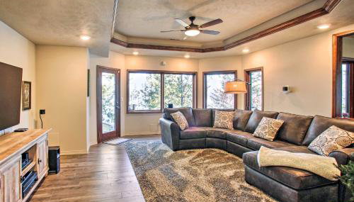 Luxurious Liberty Lake Hideaway with Hot Tub! - Foto 4