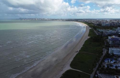 Apartamento na praia, 2 quartos e área de lazer - Foto 72