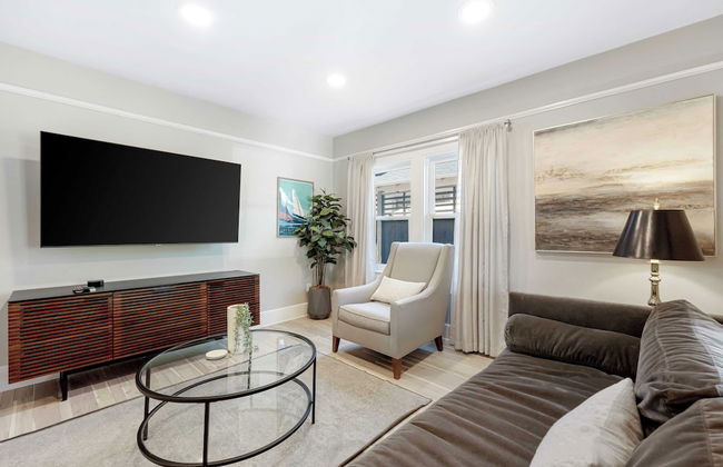 Luxe Backyard Oasis w/ Hot Tub Chic Design South Park Sanctuary - Foto 7