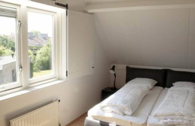 Appealing Bungalow With Garden - Photo 14