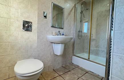 Stylish 2 Bedroom Apartment With 2 Bathrooms and Free Gated Parking - Foto 30