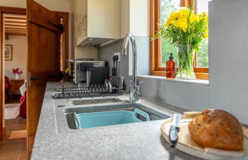 The Owl House with swimming pool and private hot tub - Foto 10