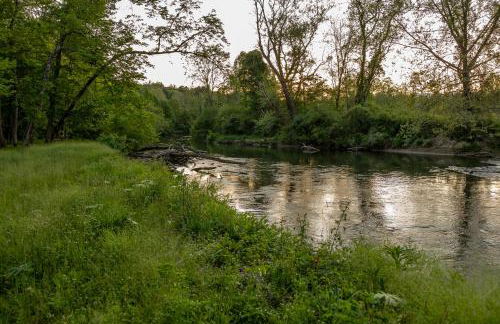 Airstream w Bathtub, River, & Hot Tub - Foto 33
