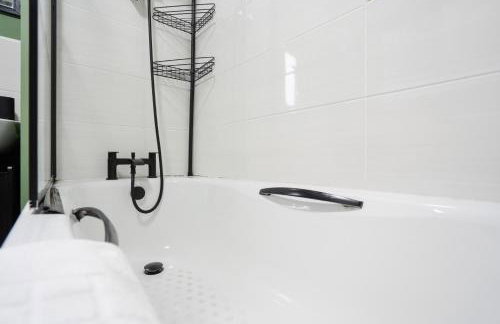 2 Bedroom Home with Garden and Free Parking - Foto 38