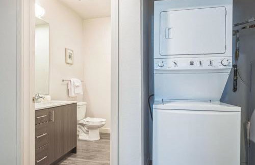 Chic and Modern Getaway with Gym 5 Min to Downtown - Foto 8