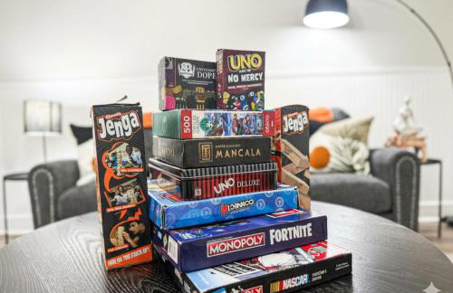 King Bed! Soaking tub! Fenced Yard w Screen Patio - Foto 10